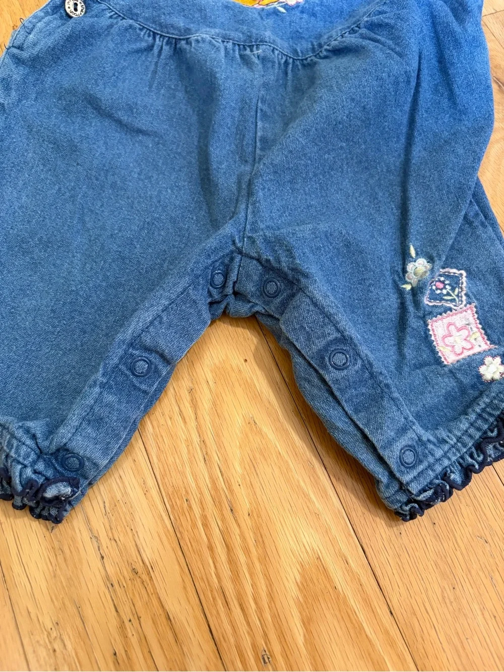 Vintage 90s Winnie The Pooh Floral Baby Girls Bubble Overalls 3-6m with bows